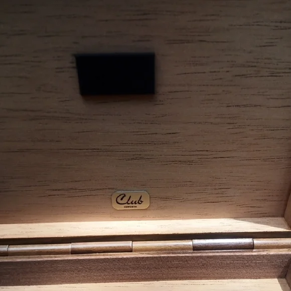 Elegant Brown Wooden Box - Picture 3 of 7